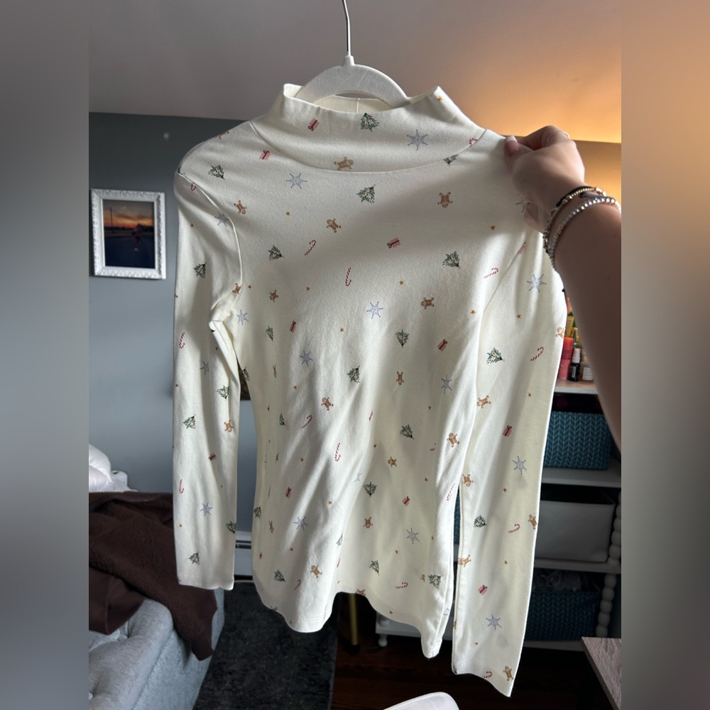 Croft & Barrow Cream Long Sleeve Tee with Festive Print